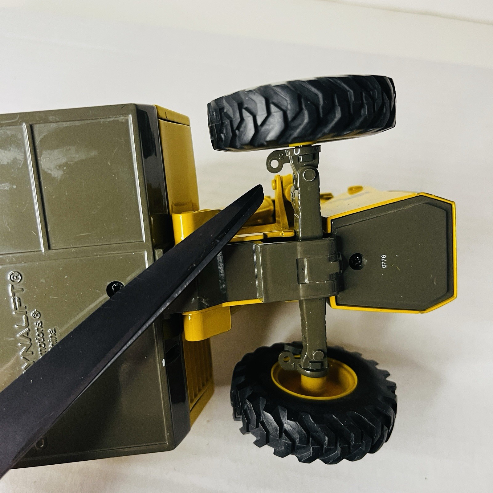 GEHL Telescopic Handler DL-6L Die Cast 1/25 Truck Model Missing Parts – READ