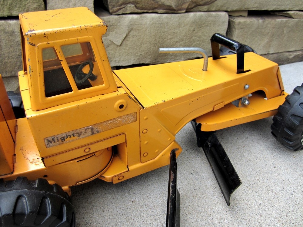 Vintage Tonka Mighty Road Grader with Double Blade Orange 54726