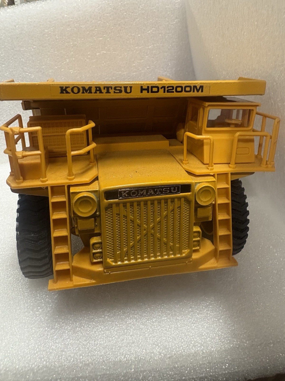 Komatsu Dump Truck Hd1200M Diecast Metal Model by Yonezawa Toys 1/50 Scale
