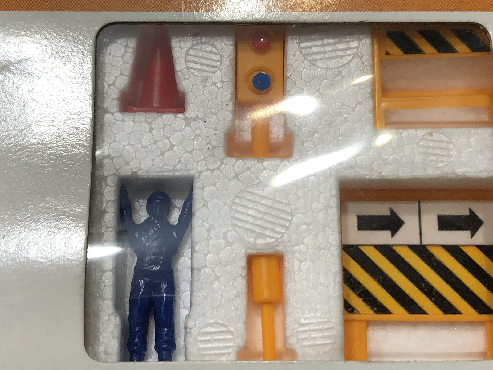 Shinsei Mini Power #M-16 UH20 Front Shovel Loader Die Cast Model – 1:85