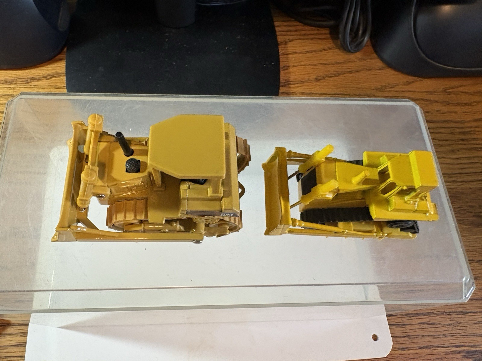 Ertl Caterpillar D6H Dozer 1:64+Hot Wheels Dozer Used With Broken Tracks L-EH