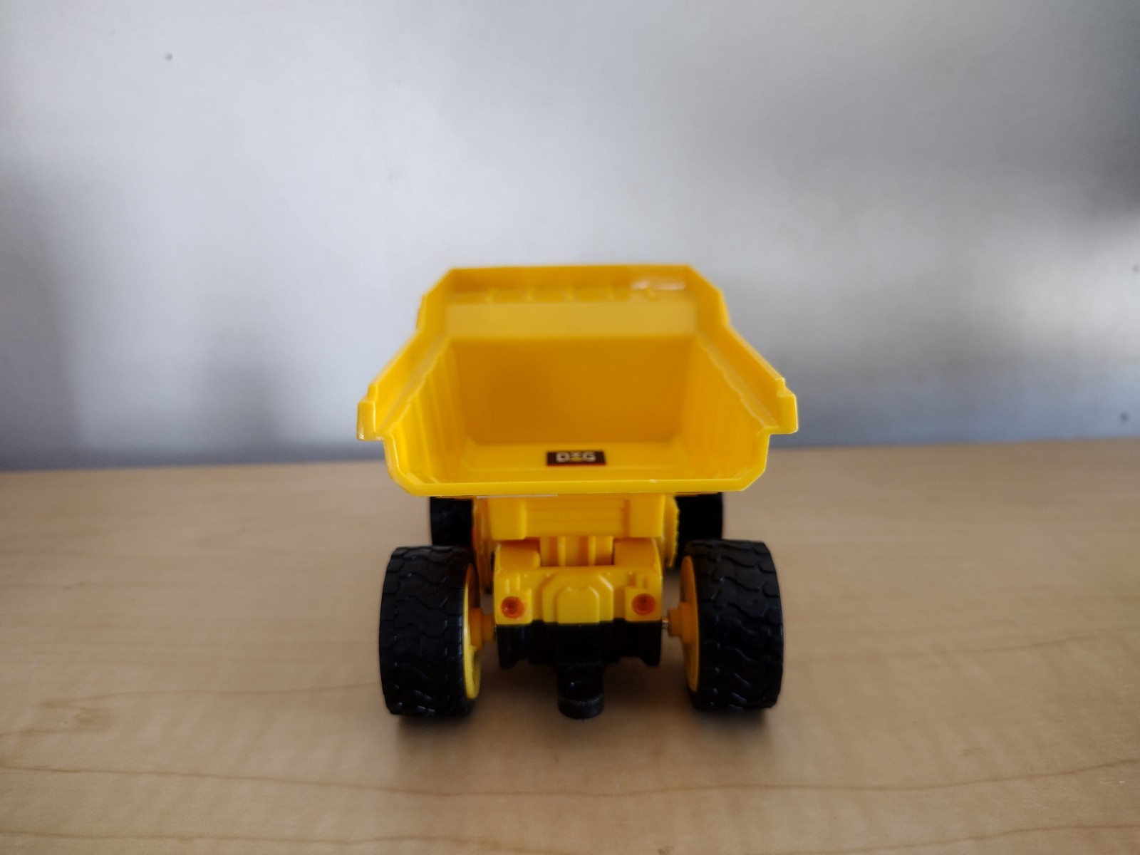 Maxx Action Construction Dump Truck Vehicle Lights and Sounds 5″