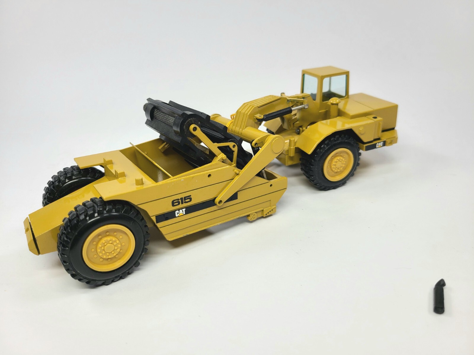 Caterpillar Cat 615 Elevating Scraper – NZG 1:50 Scale Model #260 – No Box