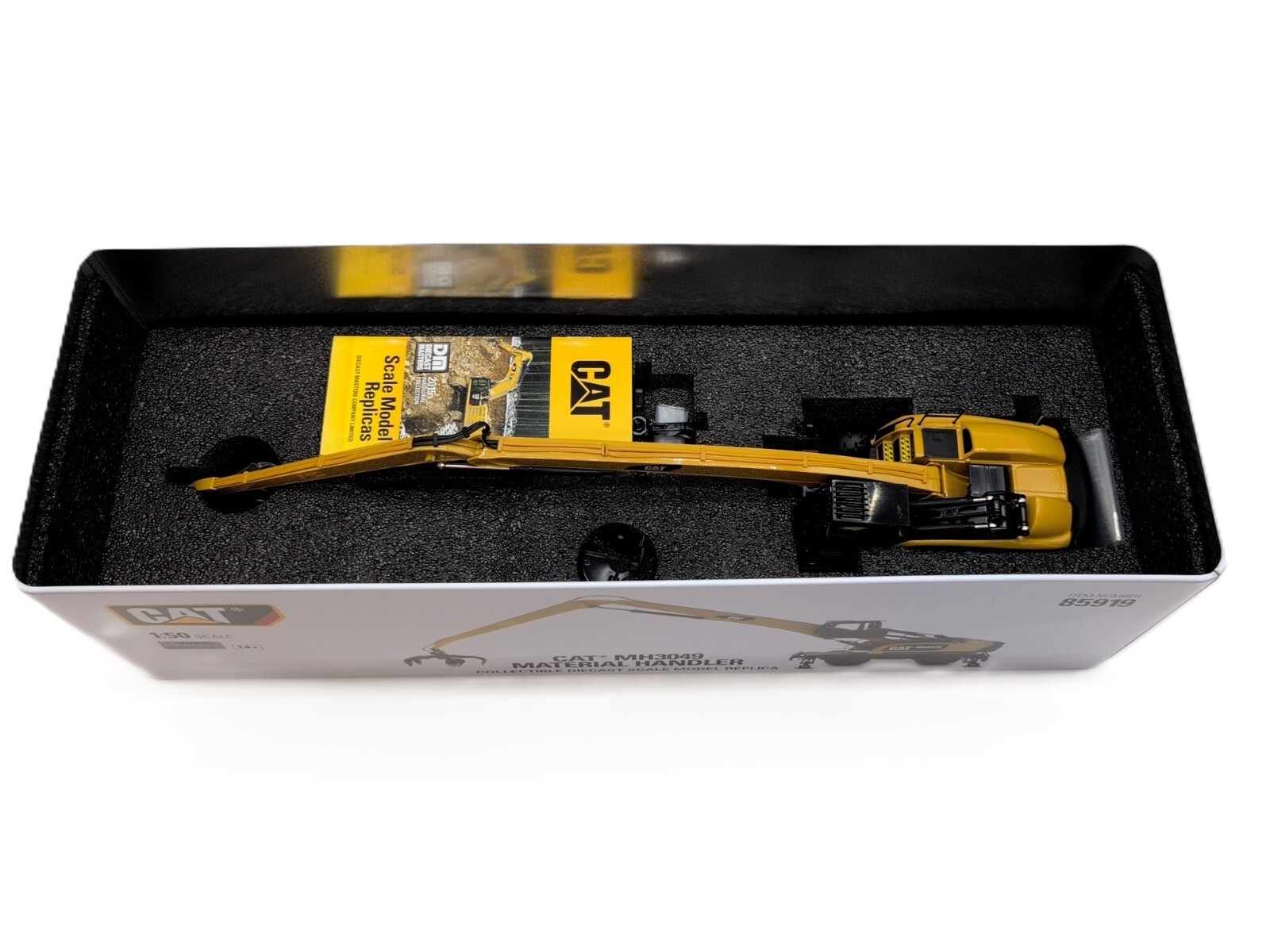 1/50 CAT MH3049 Material Handler Diecast Masters