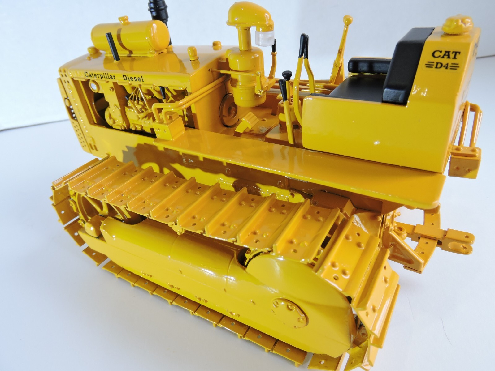 2000 VINTAGE CAT D4 Crawler & No. 40 Scraper 1/16th Scale Riecke NEW IN ORIG BOX