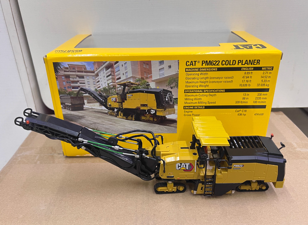 1:50 DM CAT PM622 Cold Planer Modern Hex Construction Machine Diecast Model