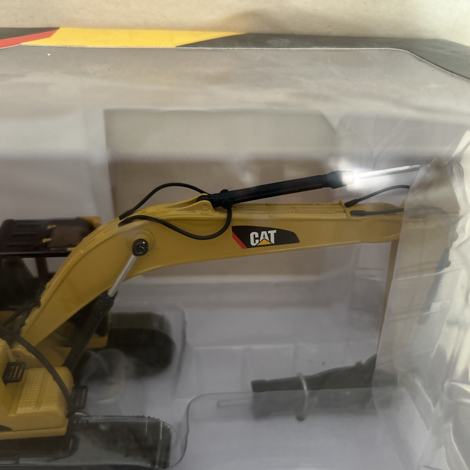 NORSCOT 55282 CAT 323D L HYDRAULIC EXCAVATOR W/CAT H120E HAMMER 1:50 55282 box1