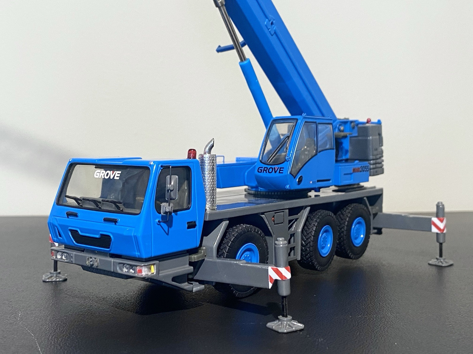 2005 Grove GMK 3055 3-Axle All-Terrain Crane – 1/50 scale diecast model TWH003