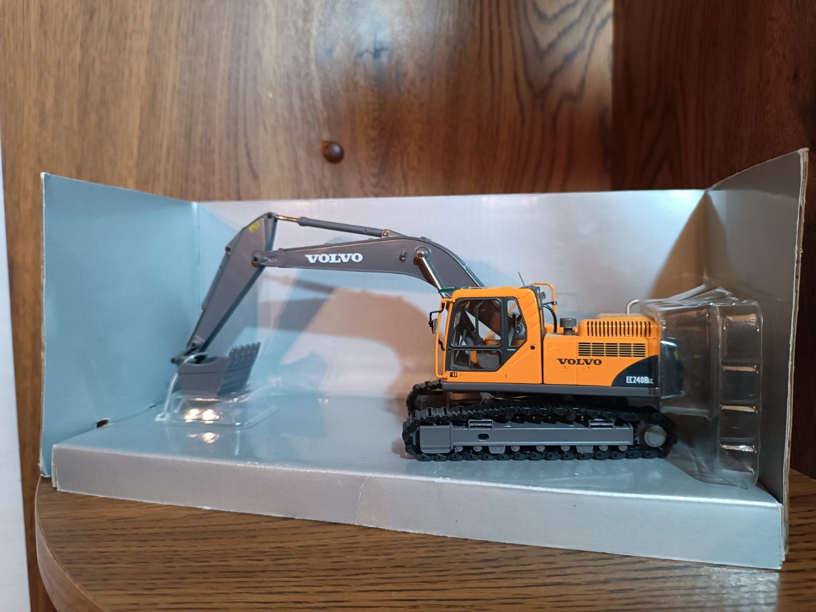 *In Box* Volvo EC 240 BLC Motorart Diecast 1/50 13034
