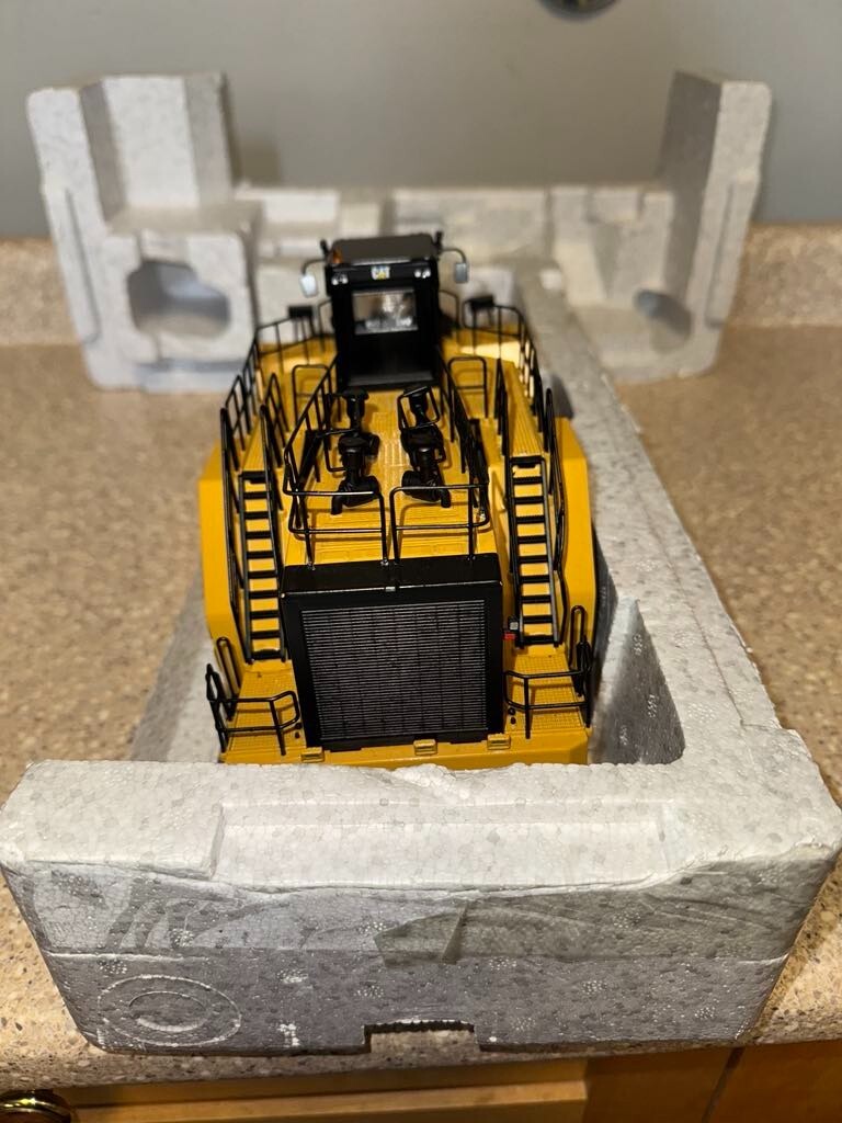 1:50 Scale Tonkin TR10008 Die-Cast CAT 994H Wheel Loader Construction Vehicle