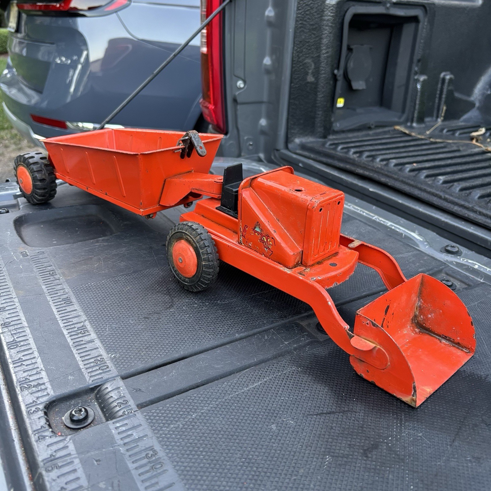 Vintage Marx Pressed Steel Lumar Contractor Earth Hauler