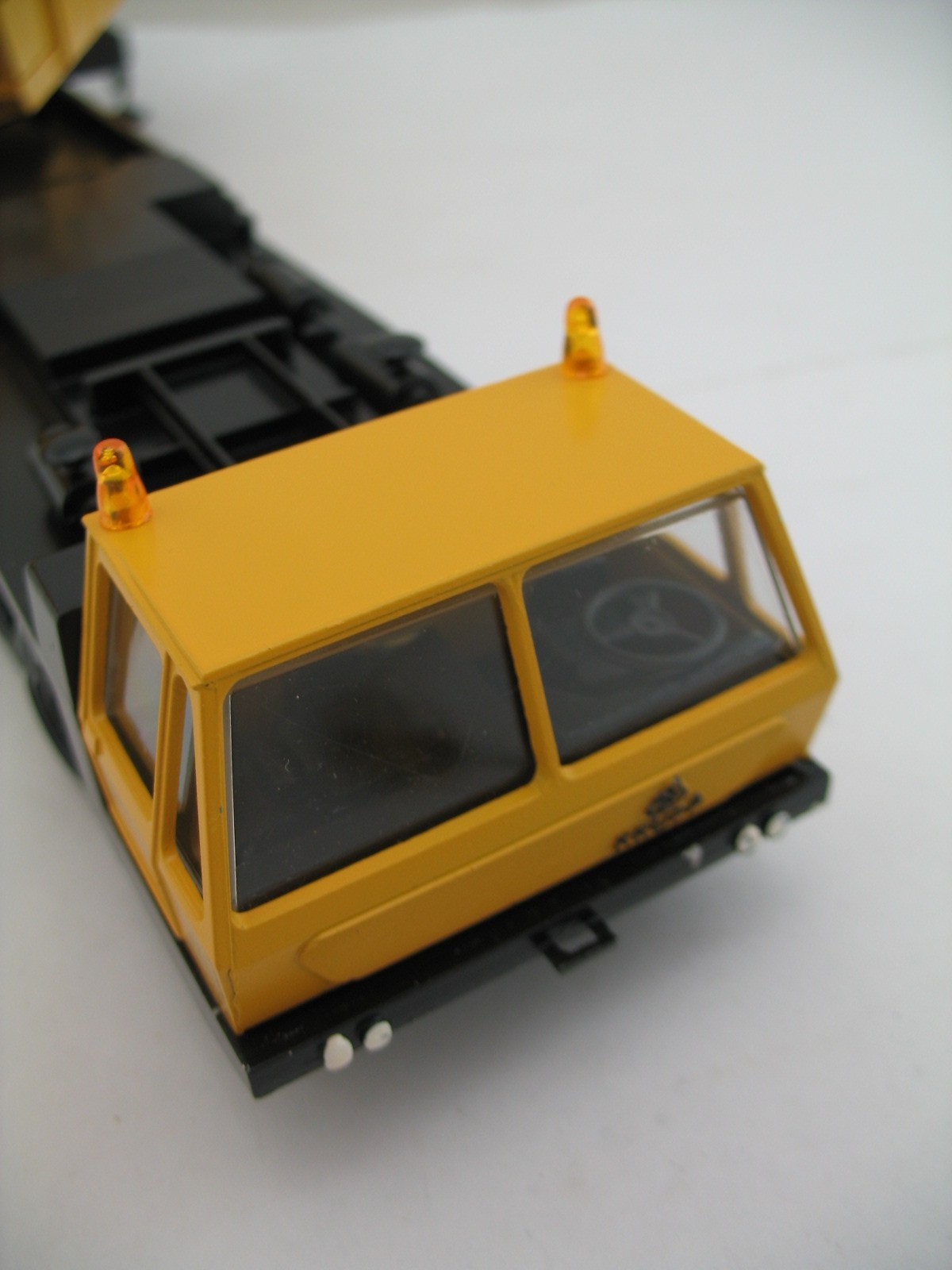 Conrad Model 2077: Krupp 250 Ton 8 Axle Mobile Truck Crane, Box