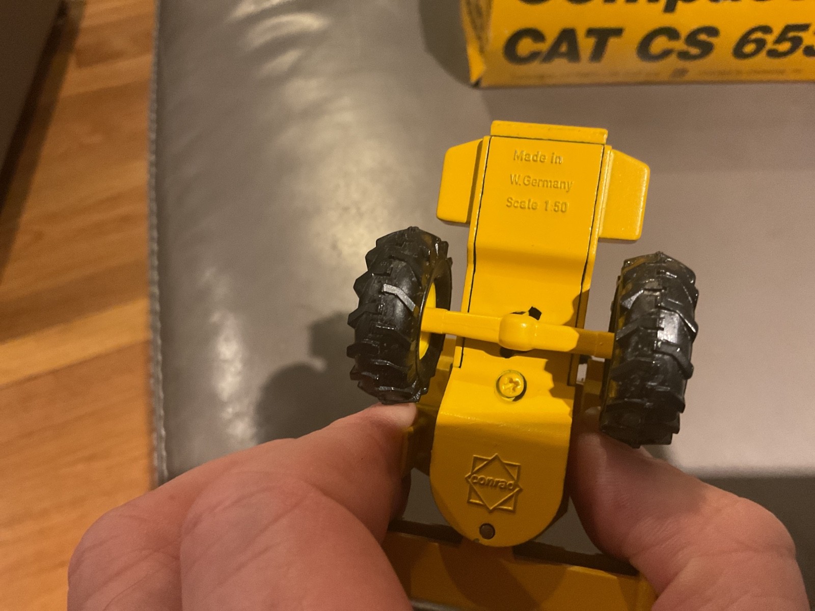 Conrad CAT CS 653 Compactor Model No. 2889 scale 1:50 Caterpillar W Germany NIB