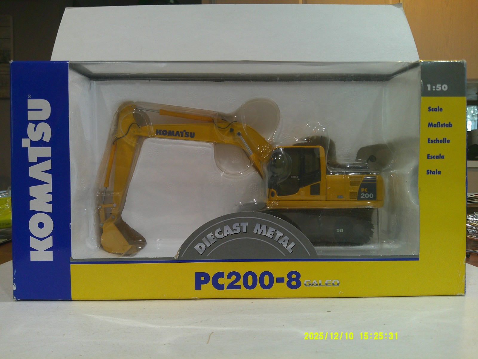 NZG Komatsu PC200-8 Galeo Excavator Yellow 1:50 scale Fair Box