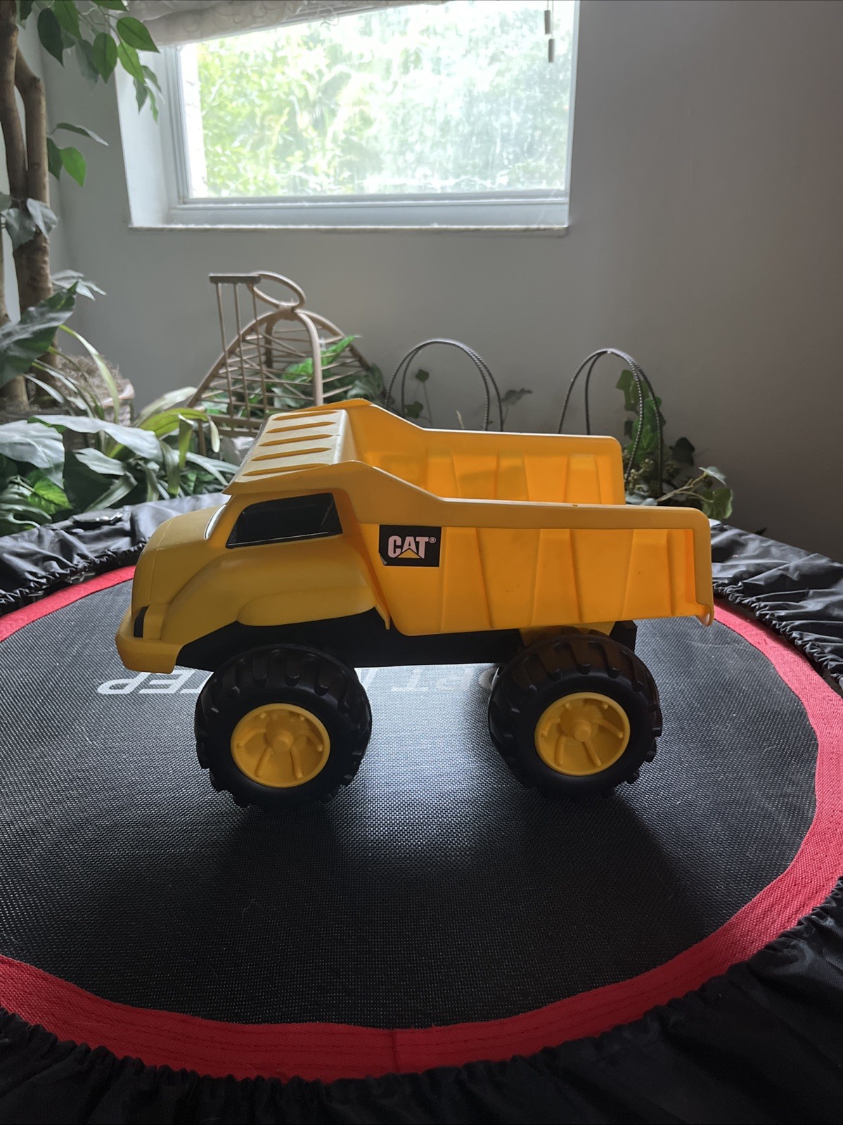 CAT Toy Plastic Dump Truck, Ages 2+, Funrise, Construction Fleet FREE SHIPPING