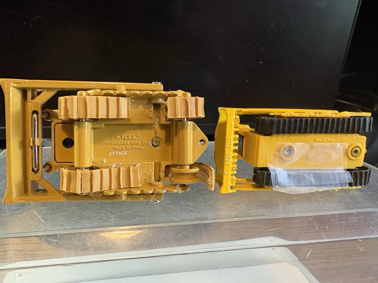 Ertl Caterpillar D6H Dozer 1:64+Hot Wheels Dozer Used With Broken Tracks L-EH
