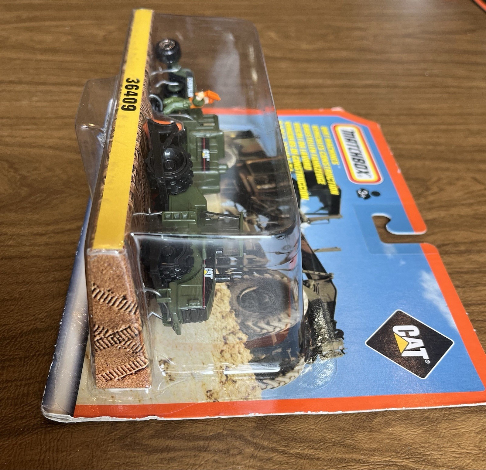 Matchbox Dirt Machines 36409 Military Caterpillar Road Grader and Soil Compactor