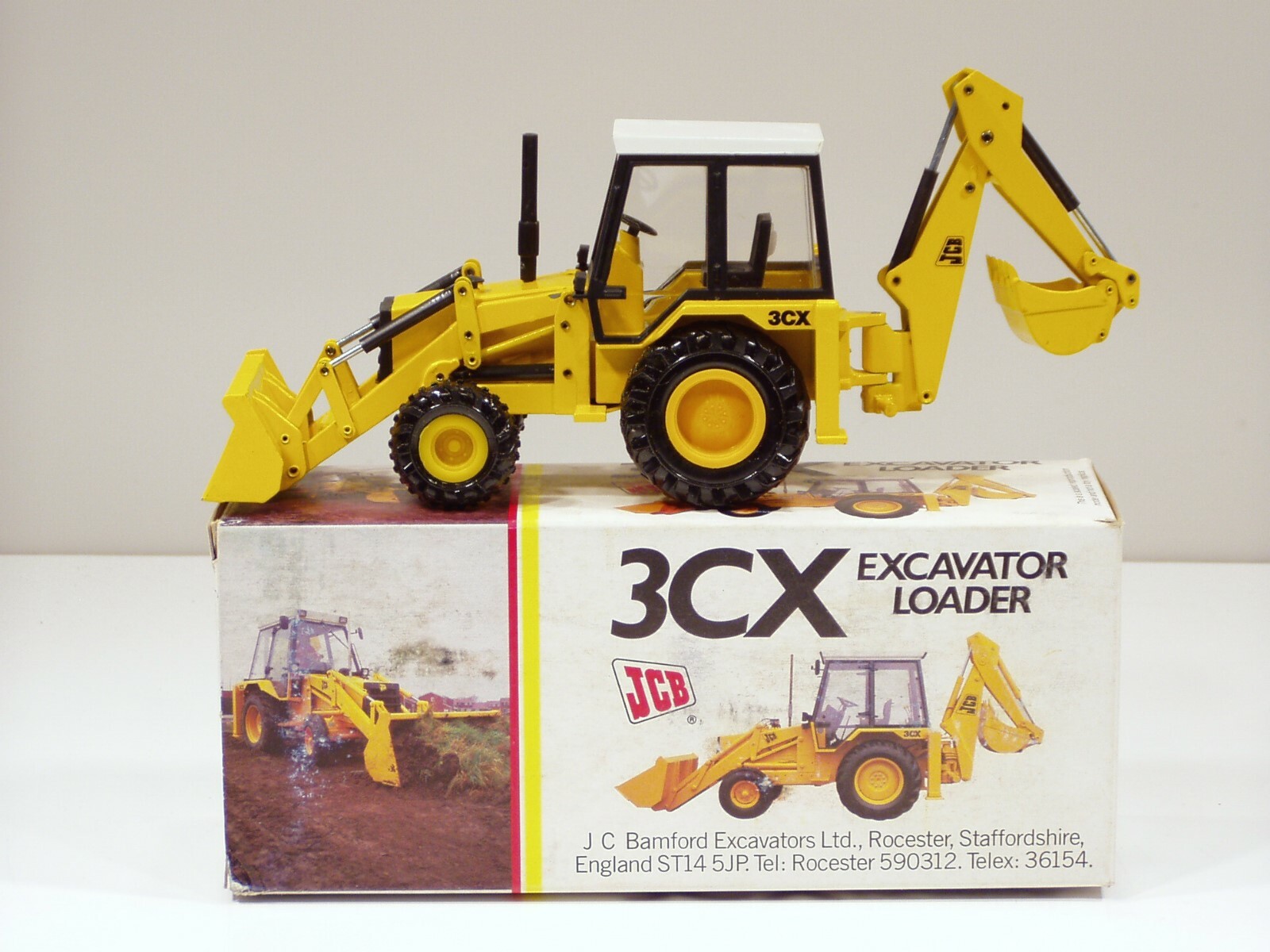 JCB 3CX Backhoe – Black Cab – 1/35 – NZG #277 – MIB