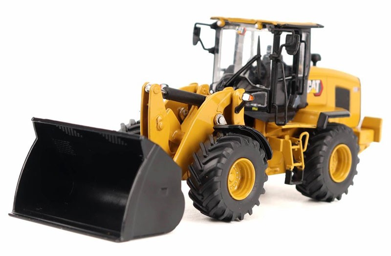 DieCast Masters 85782 1:50 Caterpillar 938 Wheel Loader with Operator