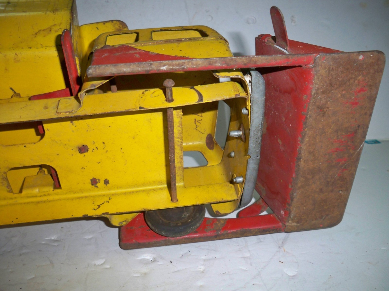 Vintage 1940’s Robert’s Pressed Steel Dump Truck Front Loader – Parts/Restore