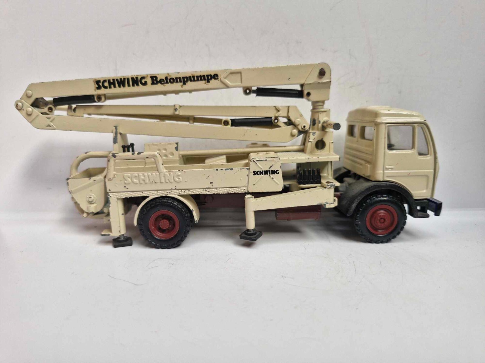 NZG #170 Mercedes 2223 Schwing Cement Pump BPL 600 HD KVM23 1:50 used unboxed