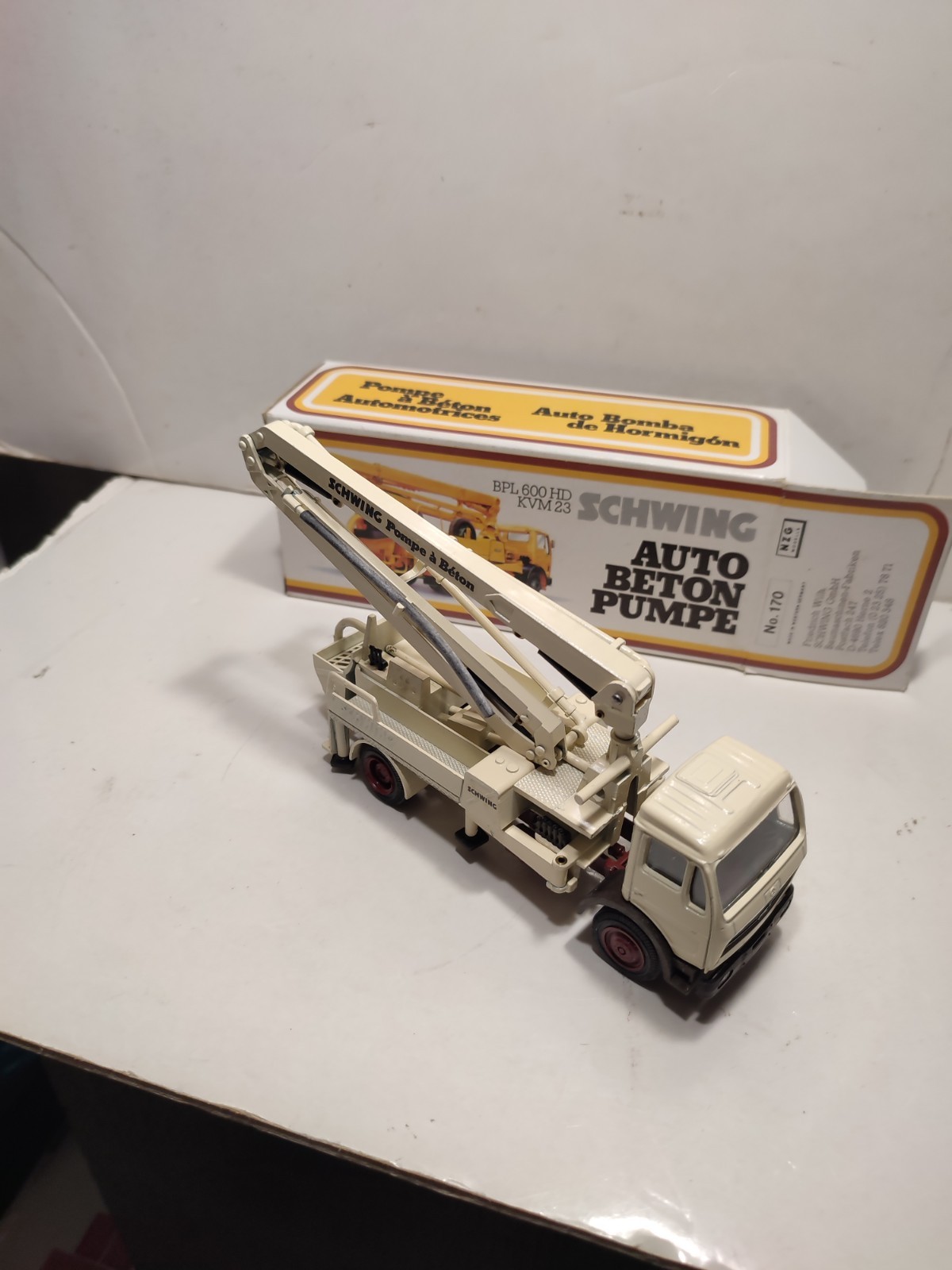 NZG N°170 – CONCRETE PUMP MERCEDES BPL 600 HD KVM 23 SWING – 1/50 – NEW