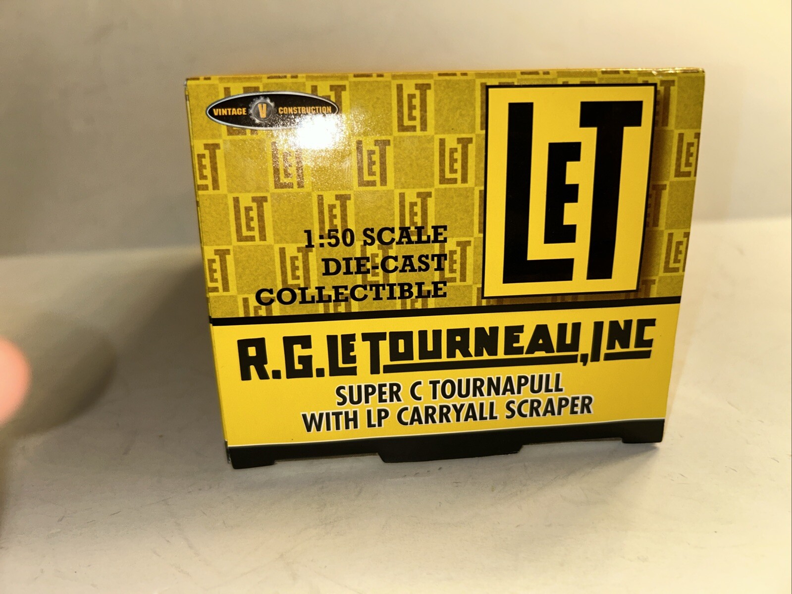 Le Tourneau Model Super C with LP Carryall Scraper 1:50 SpecCast