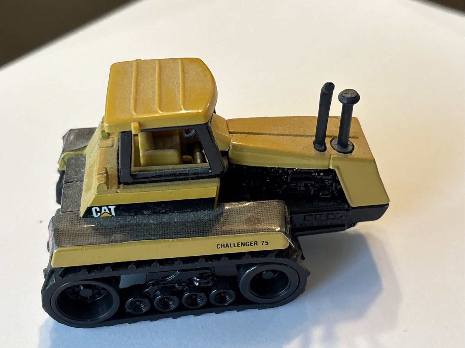 Caterpillar Cat Challenger 75 Crawler Tractor ERTL 1:64 Used Excellent Condition