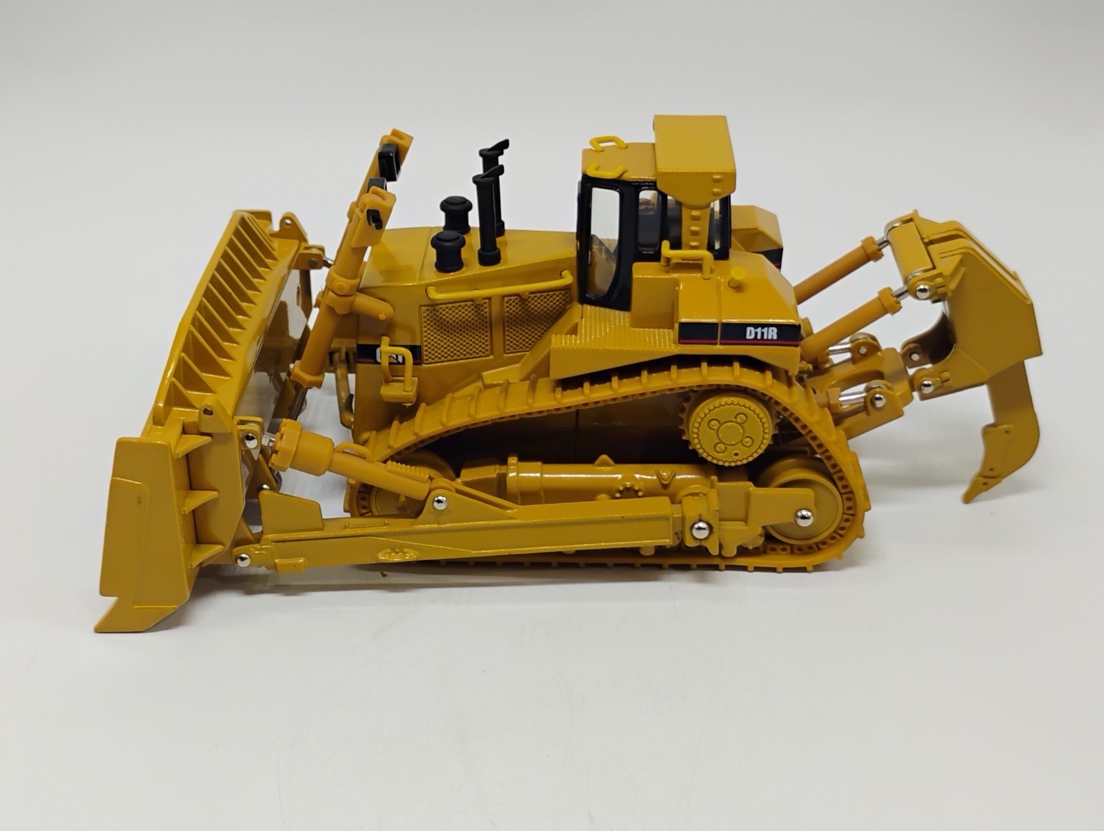 Norscot 1:50 Scale CAT Caterpillar D11R Dozer Bulldozer With Ripper Blade