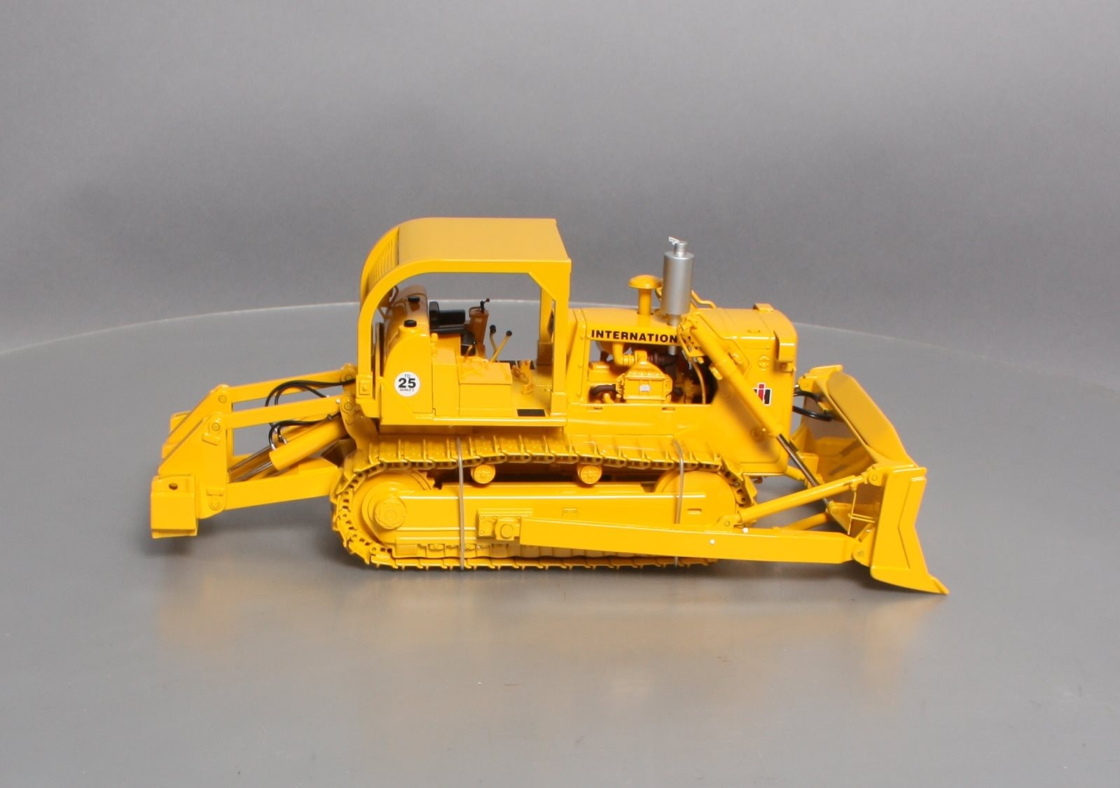 First Gear 79-0156 1:25 DieCast Construction Pioneer International TD-25 Crawler