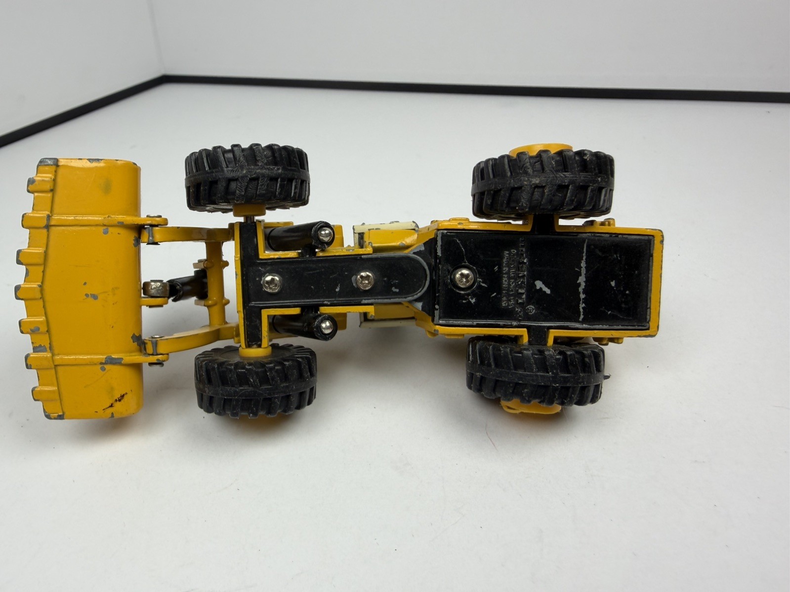 ERTL Mighty Movers – International 560 Wheel Loader 1:64 Diecast Parts Only