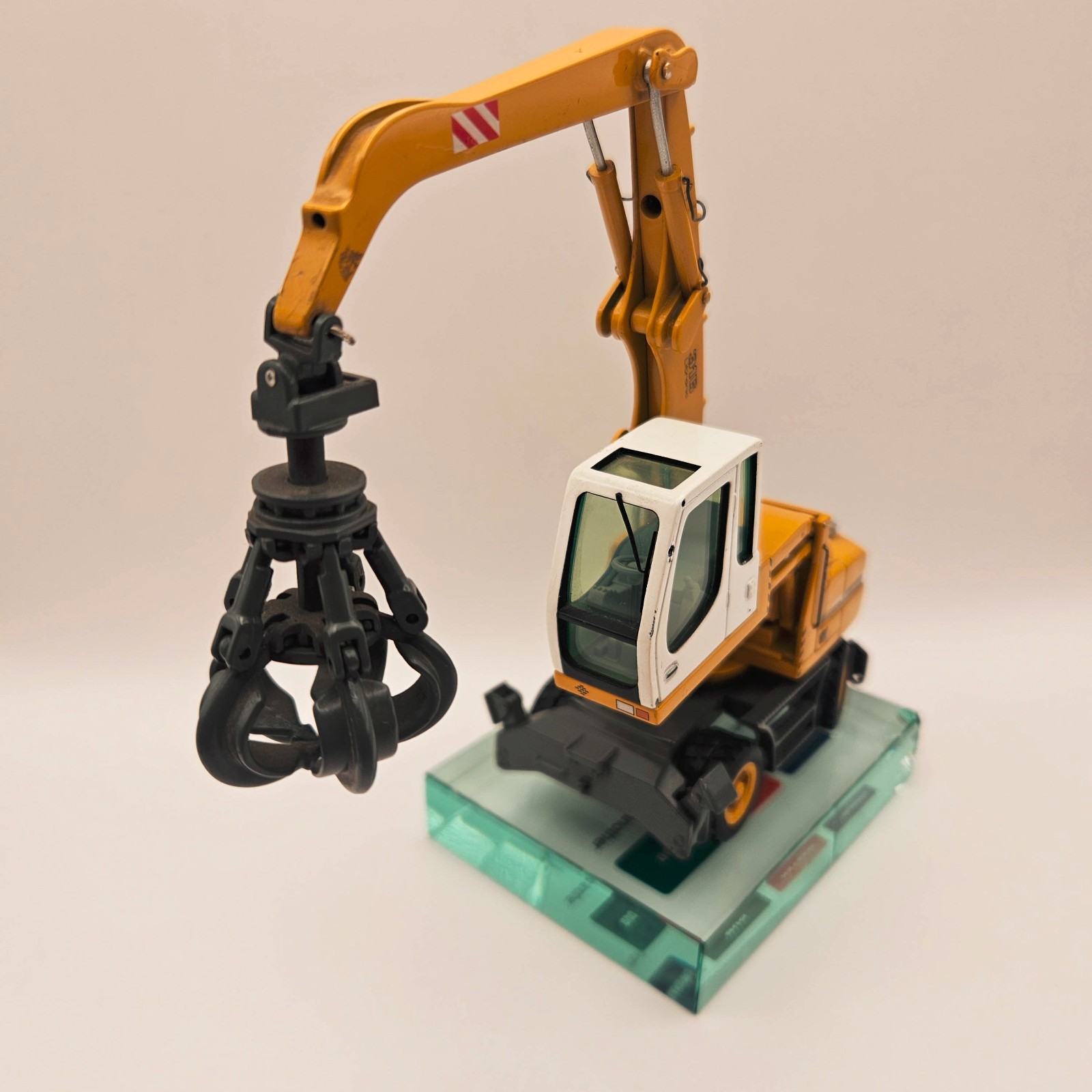 NZG 497 1:50 Scale Diecast Liebherr 316 Wheeled Excavator Scrap Handler Litronic