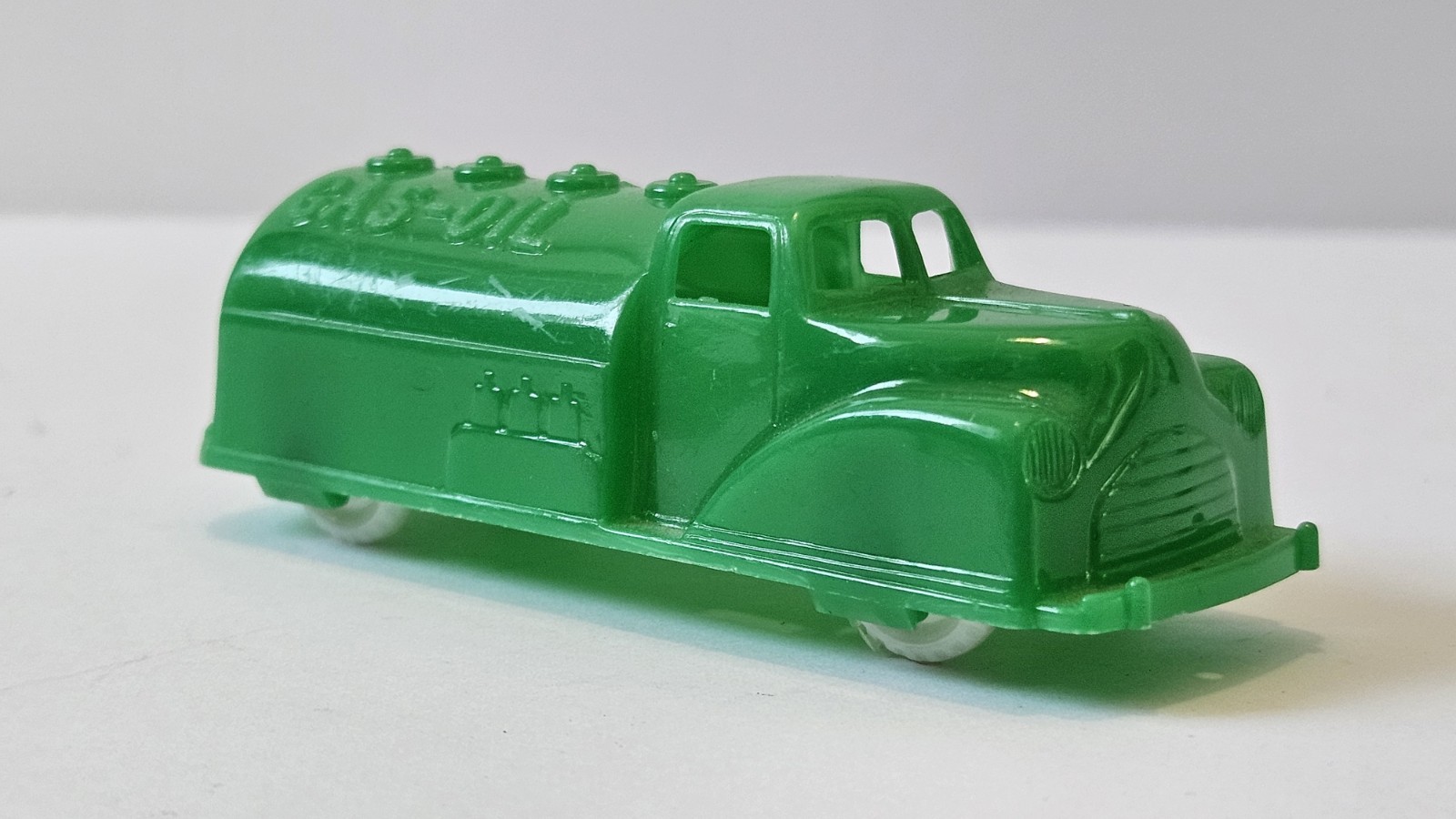 Vintage Renwal No. 148 Green Plastic Toy Gas Oil Delivery Tanker Truck 1950s Vtg