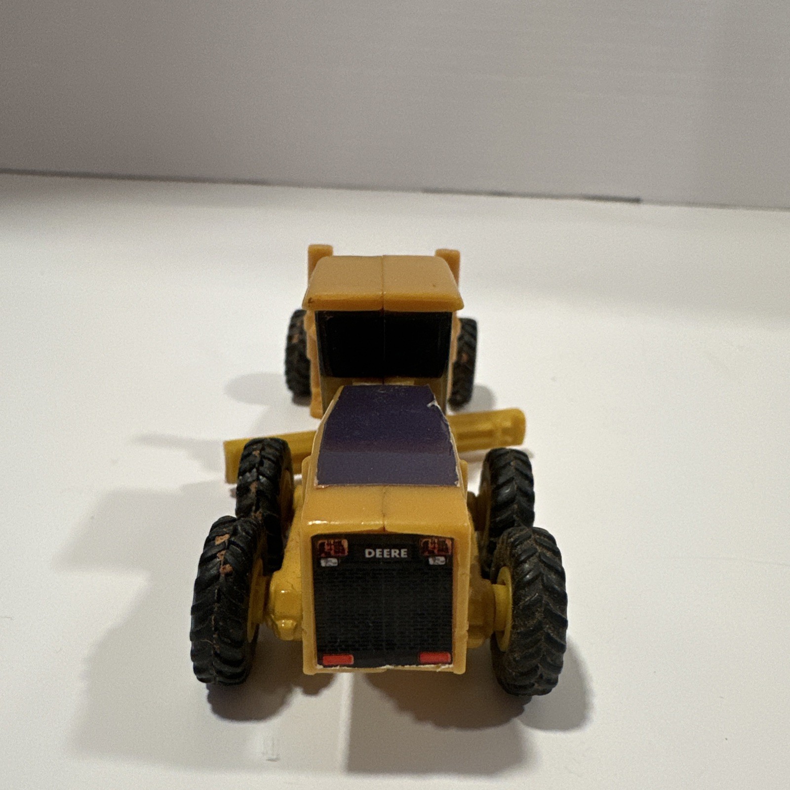 Ertl 35257 1:64 Scale Yellow John Deere Tractor Road Grader Earth Mover Diecast