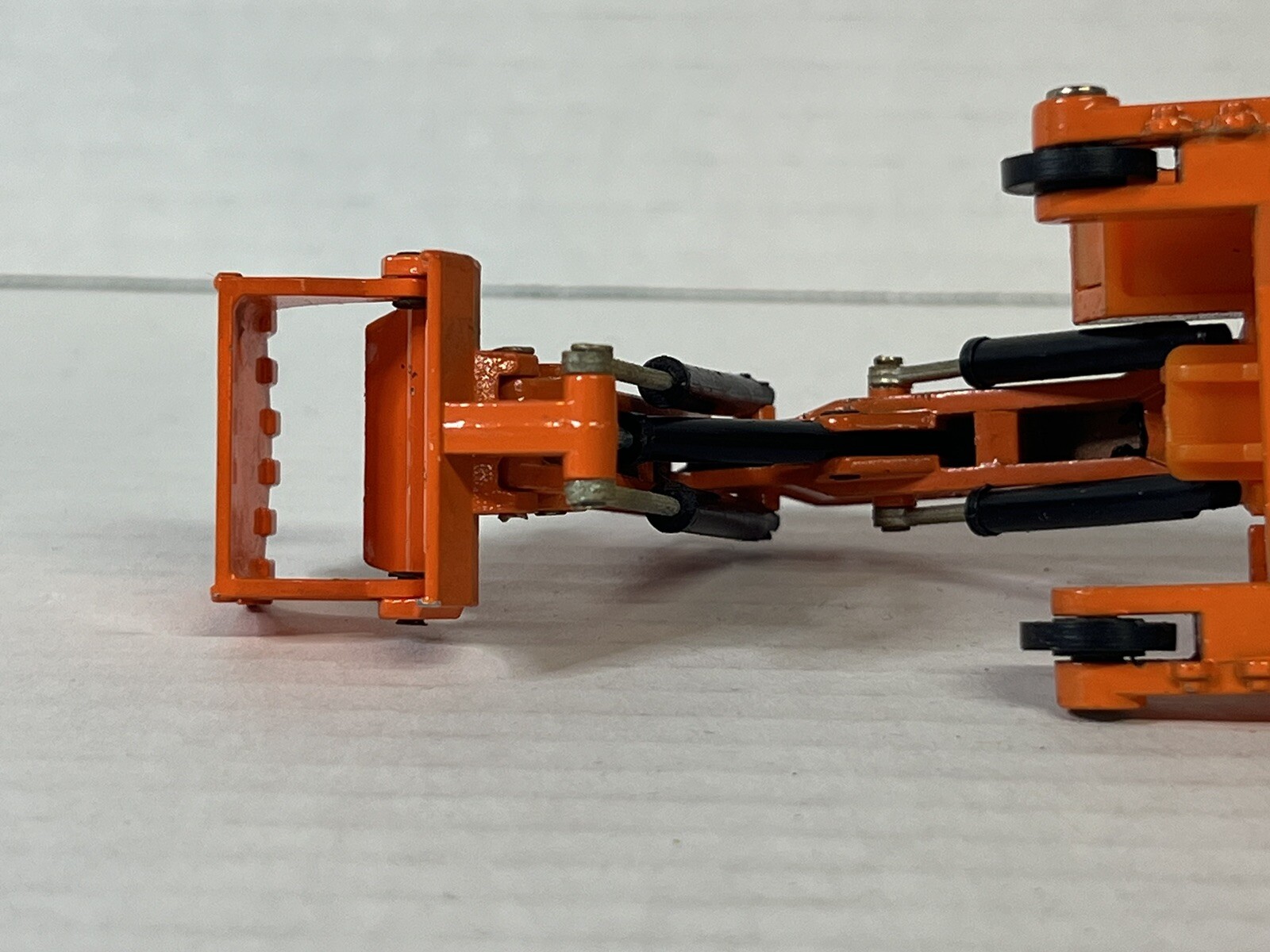 Shinsei Mini Power Hitachi UH20 Loader Shovel No. 29 Orange Diecast Tractor 1:64