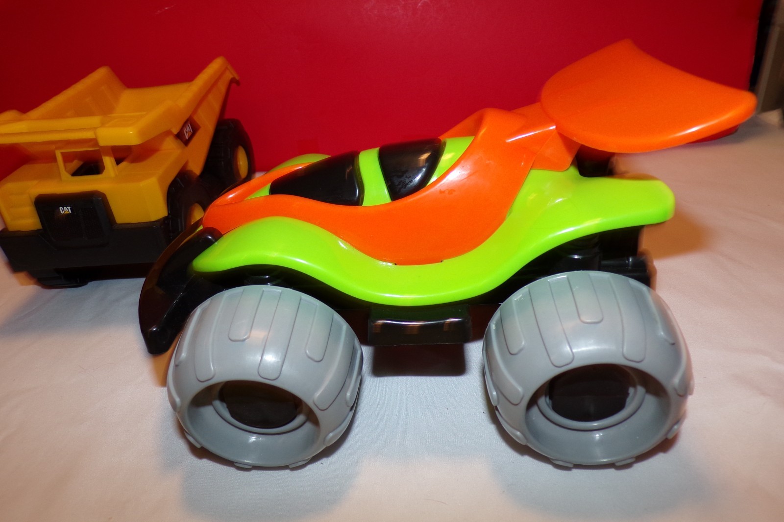 Funrise CAT Dump Truck Vehicle 10″ L Plastic Vietnam 2019 & LARGE SAND RACER LOT
