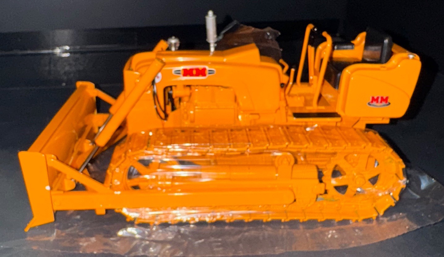 Minneapolis-Moline SCT 233 Highly Detailed Two Star Crawler with Blade