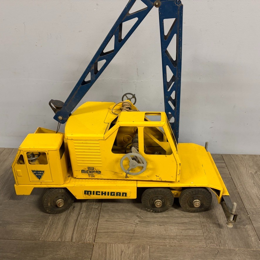 Nylint Clark Michigan T-24 Crane Truck Original Paint W/ Bucket 1 Panel of Box