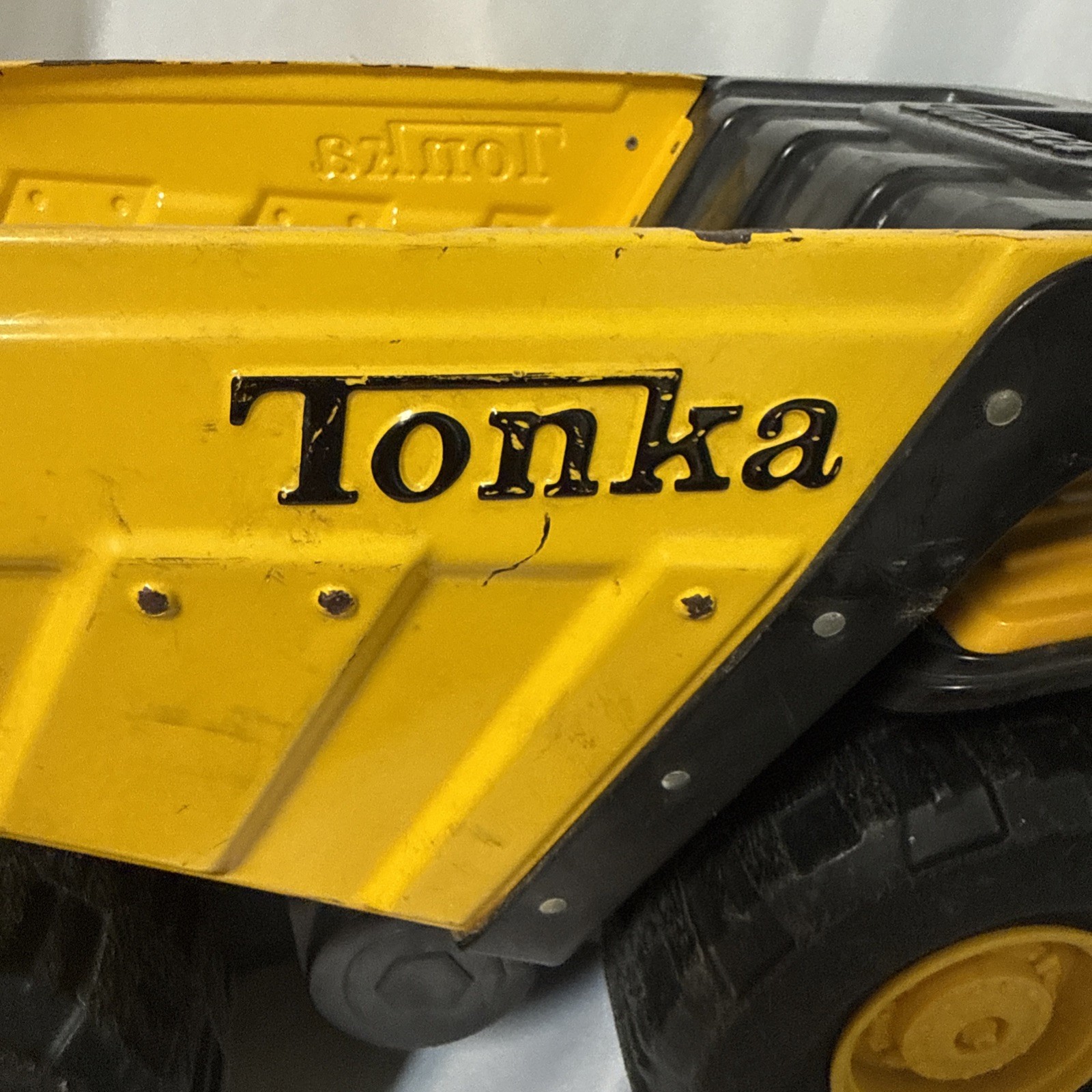 Tonka 90667 Toughest Mighty Dump Truck – Yellow