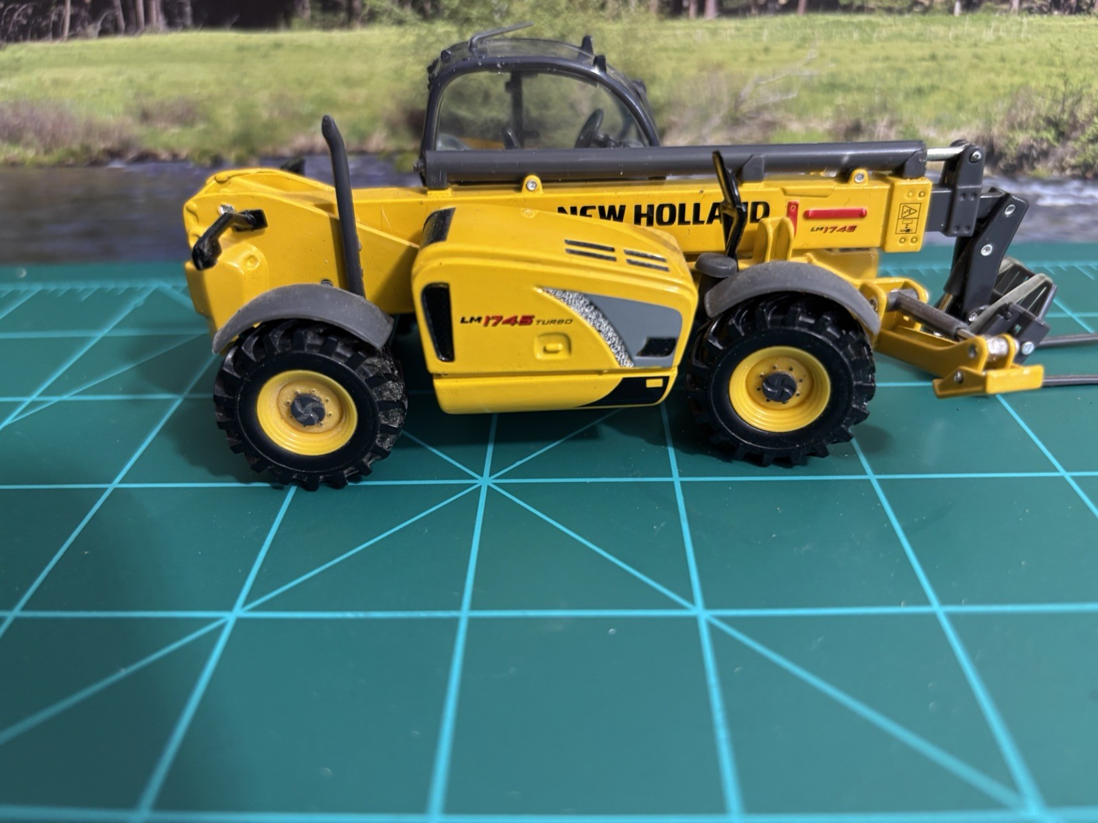 ROS New Holland LM1745 Turbo Telehandler, 1:50