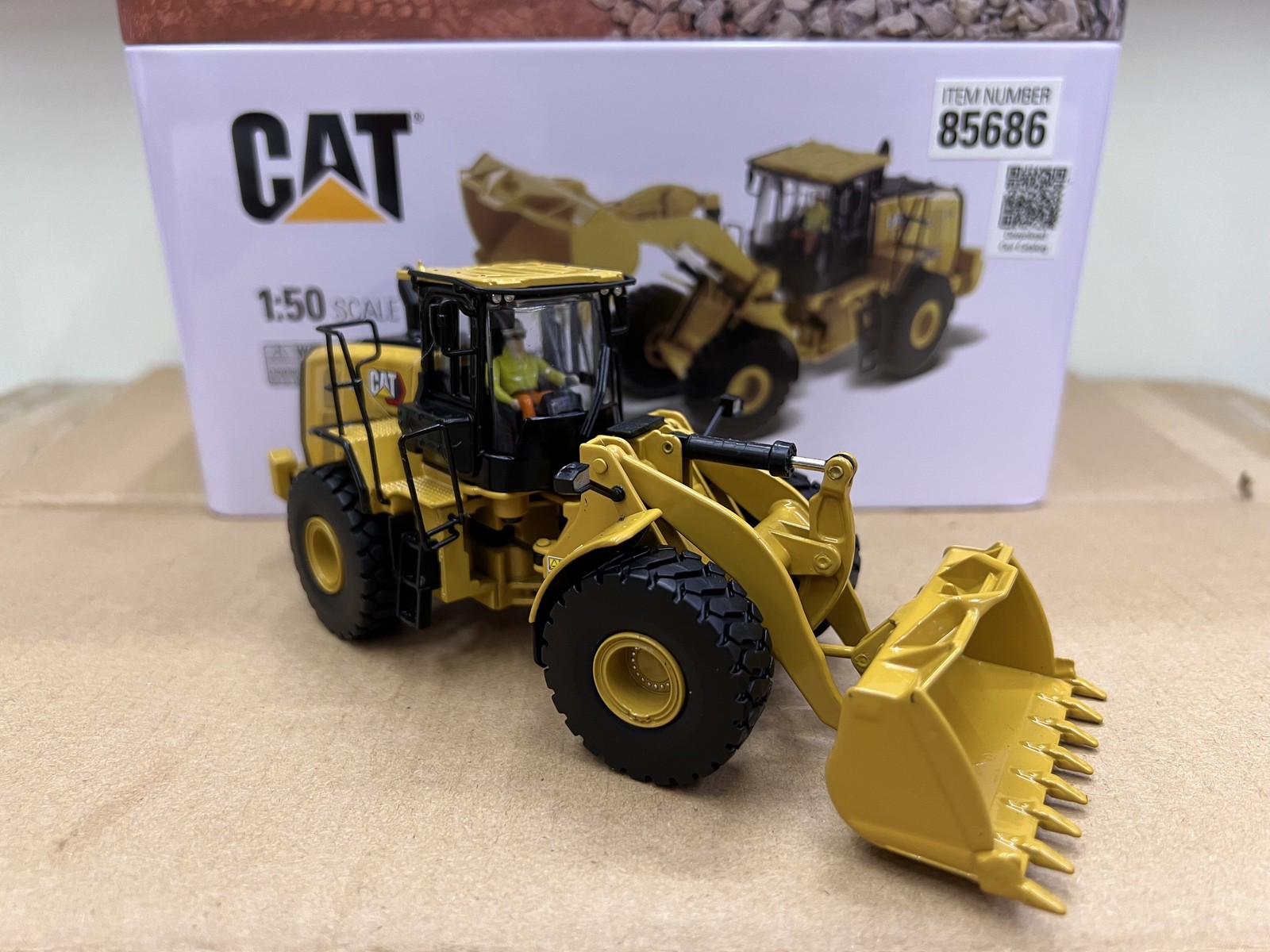 DM1:50 CAT 966 Wheel Loader Alloy Engineering Vehicle Model 85686
