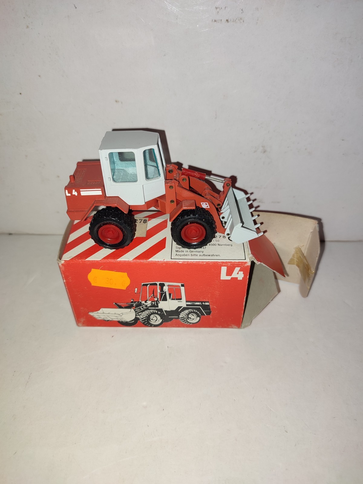 NZG 278 O&K – L4 WHEEL LOADER – 1/50 – BOX – NICE CONDITION