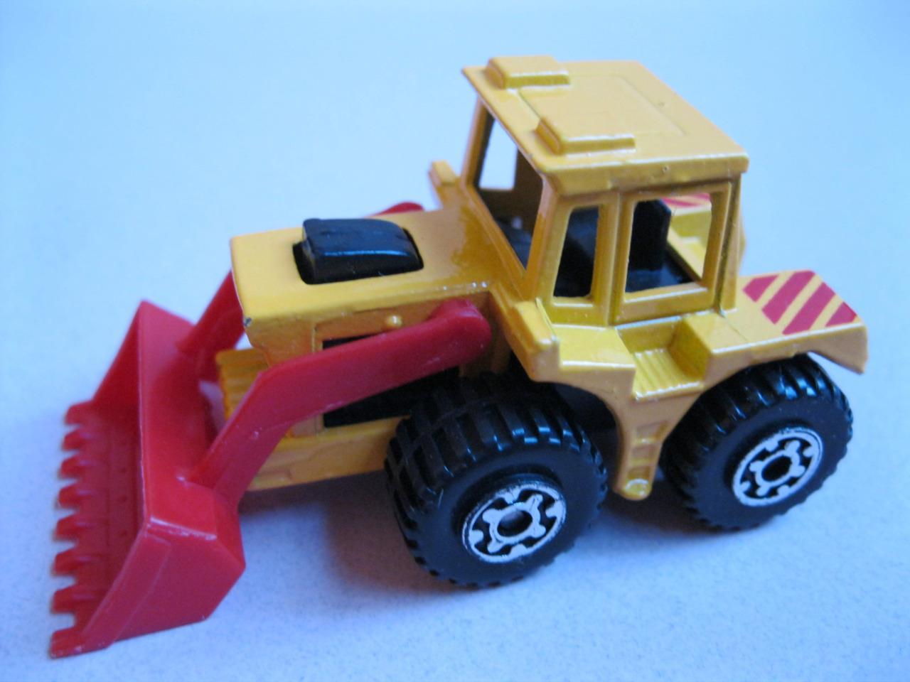 1976 MATCHBOX LESNEY SUPERFAST #29 SHOVEL NOSE TRACTOR Scoop Loader RED BUCKET