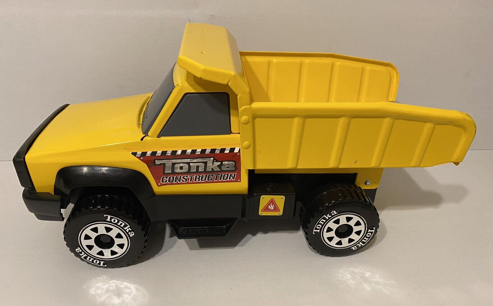 Tonka 2012 Metal Construction Truck with Dump Bed 92292 92207 14″L X 6″W X7″H