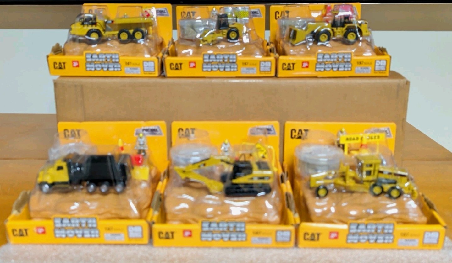 8 pc Diecast Masters Cat Diecast Earth Movers & Tractor Trailer 1:87 -HO Scale