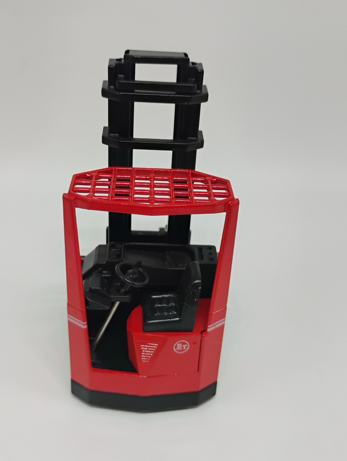 Warehouse Diorama Reach Lift Truck, Electric & Hand Pallet Jack, Racking&Pallets