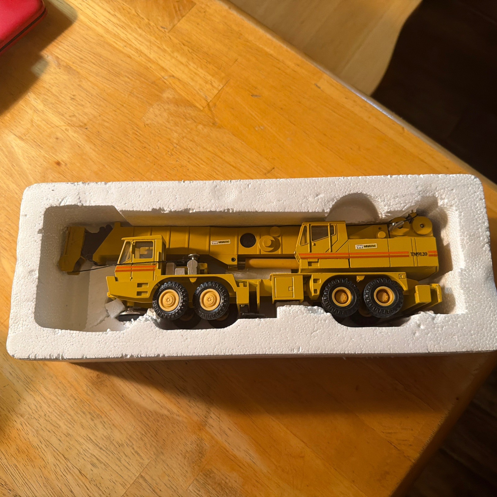 Grove Worldwide Carrier-Mounted Hydraulic Diecast Collectors Model TM9120. NEW
