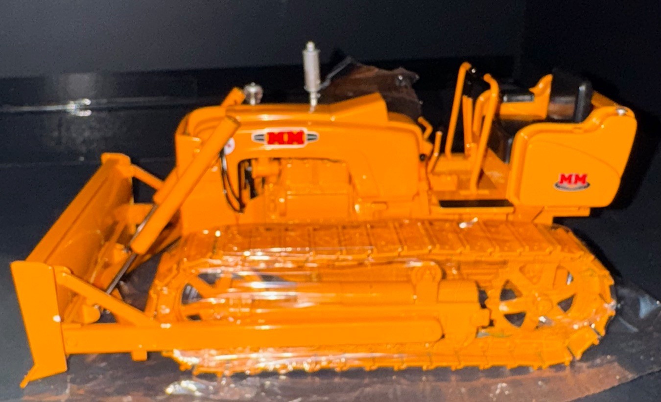 Minneapolis-Moline SCT 233 Highly Detailed Two Star Crawler with Blade