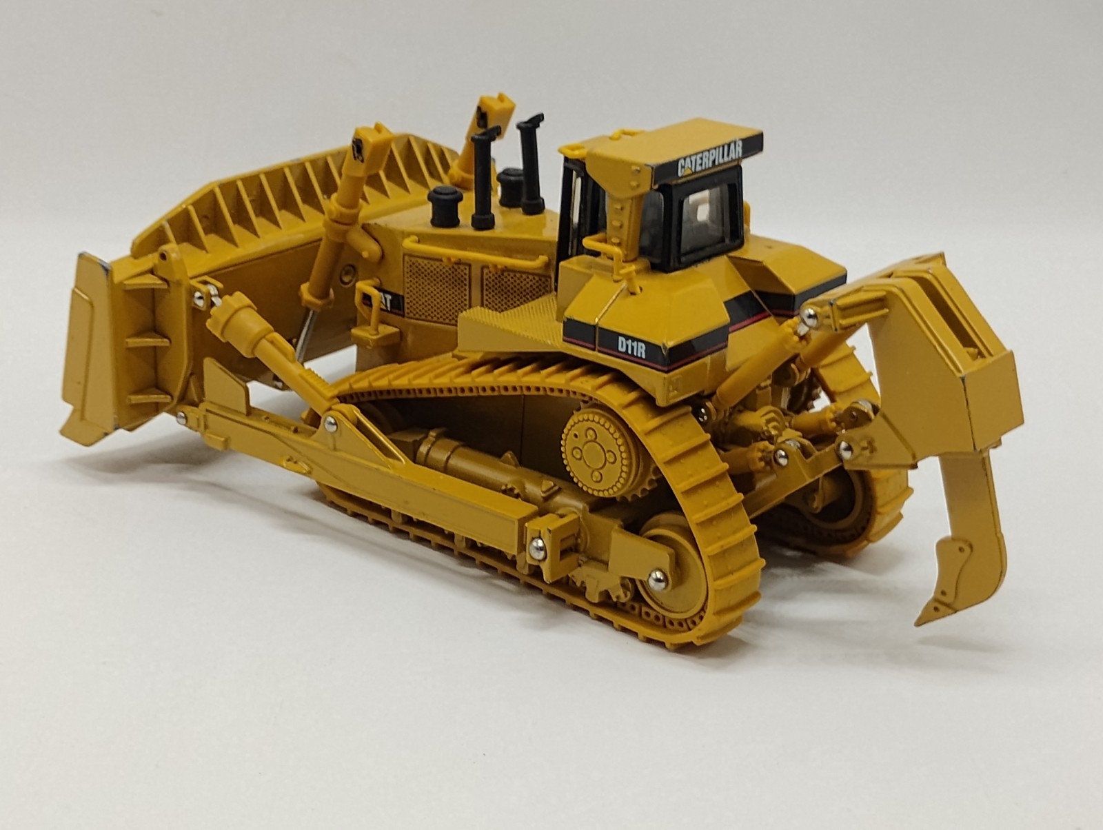 Norscot 1:50 Scale CAT Caterpillar D11R Dozer Bulldozer With Ripper Blade