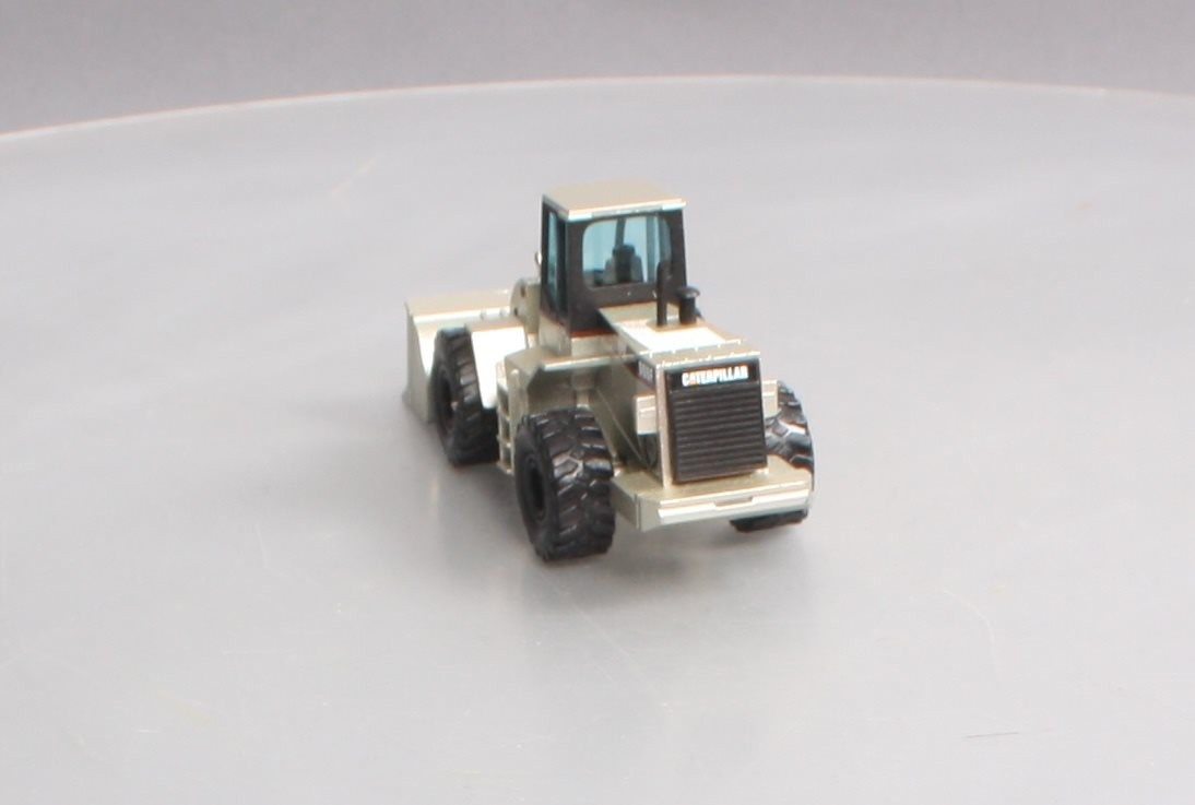 NZG 237 1:50 Scale Diecast Caterpillar 966F Wheel Loader – Silver LN/Box